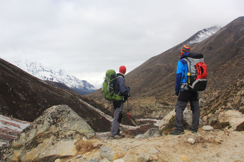 Треккинг к базовому лагерю Эвереста, спуск от Горакшепа к Панбоче