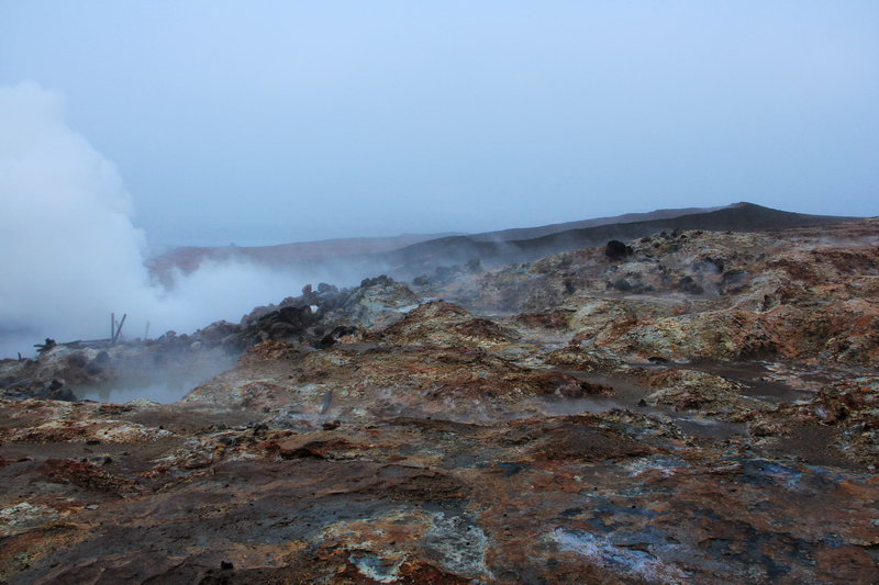Выходы серы в термальной зоне Гуннухвер, Исландия