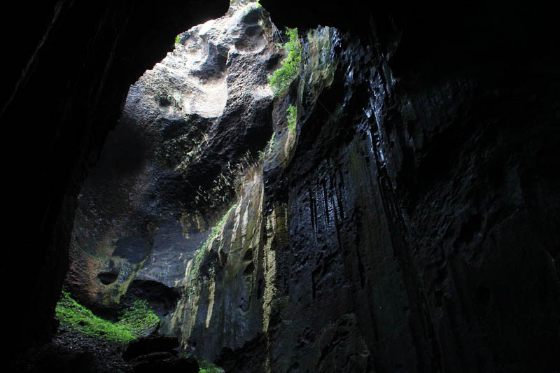пещера гомантонг