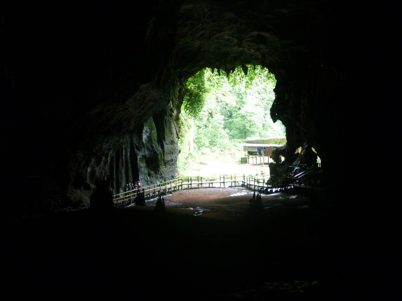 пещера гомантонг