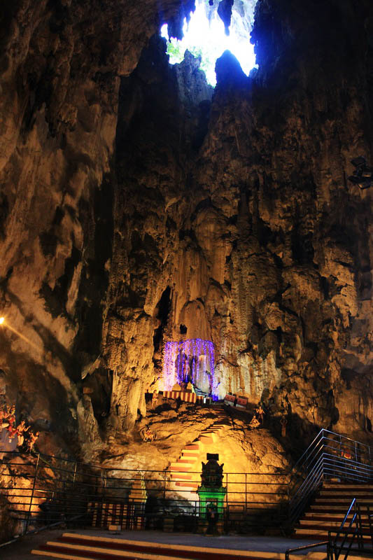 Пещерный храм Бату Кейвз