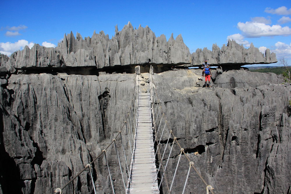самый известный подвесной мост в парке, национальный парк Цинги де Бемараха, каменный лес, Мадагаскар