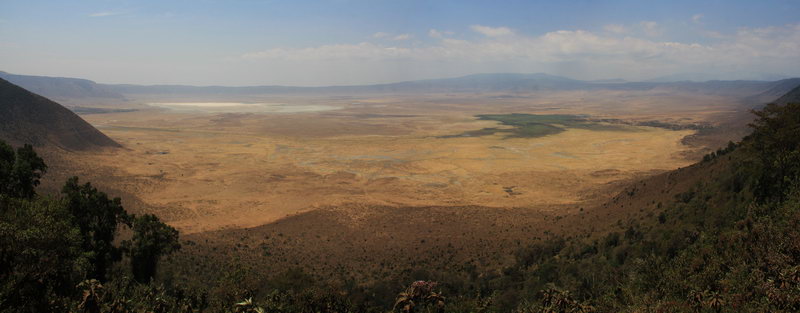 Вид сверху на кратер Нгоро-Нгоро