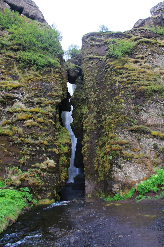 спрятанный водопад Глюйфрафосс Gljúfrafoss, Исландия