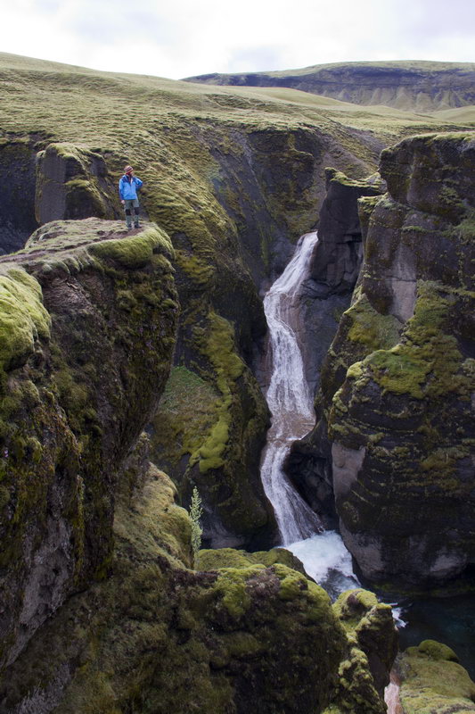 водопад в каньоне Fjaðrárgljúfur