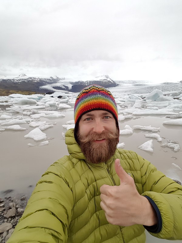 портрет в ледниковой лагуне Фьяльсарлон (исл. Fjallsárlón) Исландия 2017