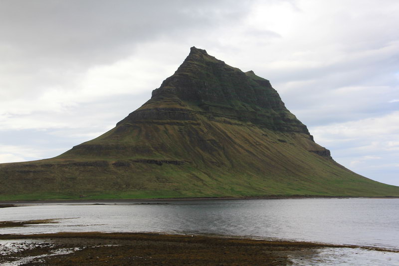 Другой вид на скалу кирху. Исландия