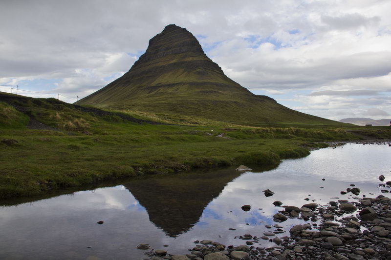 Скала кирха и ее отражение, Исландия 2017