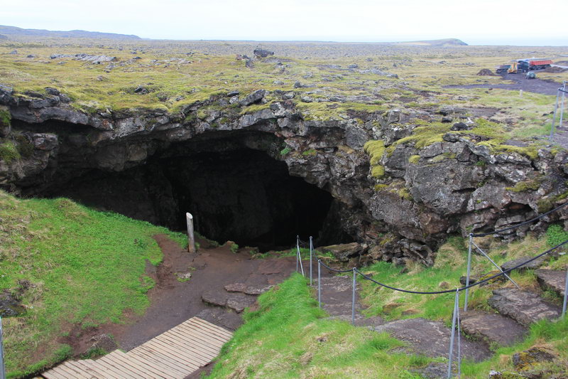 Пещера в лаве, Исландия