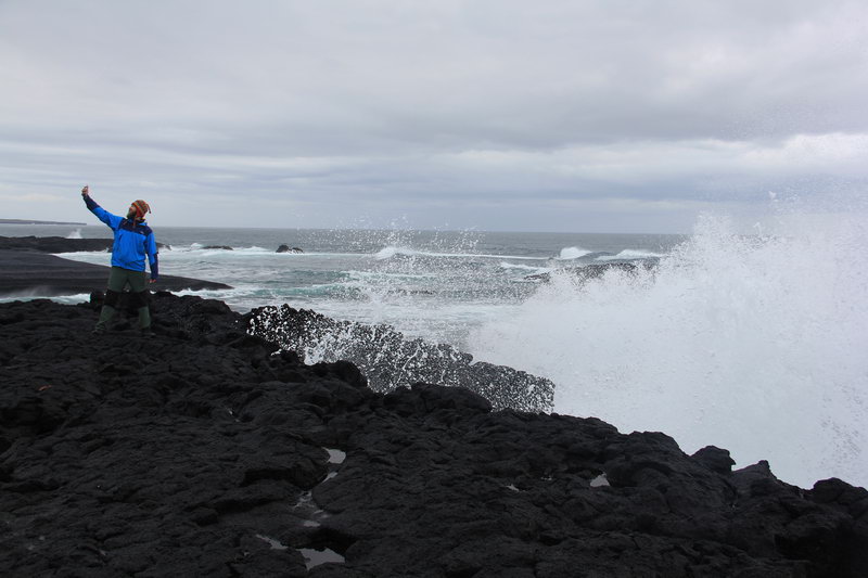 скалы и бушующий океан, Исландия