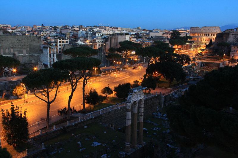 Ночной Рим и колизей