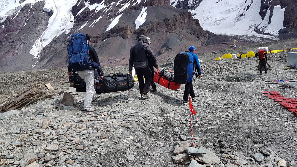 Базовый лагерь на леднике Южный Иныльчек. Лагерь для восхождения на Хан-Тенгри и Победу