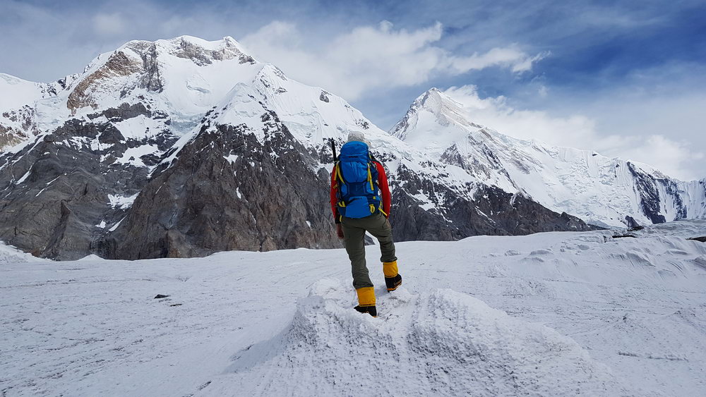 Альпинист на леднике Южный Иныльчек