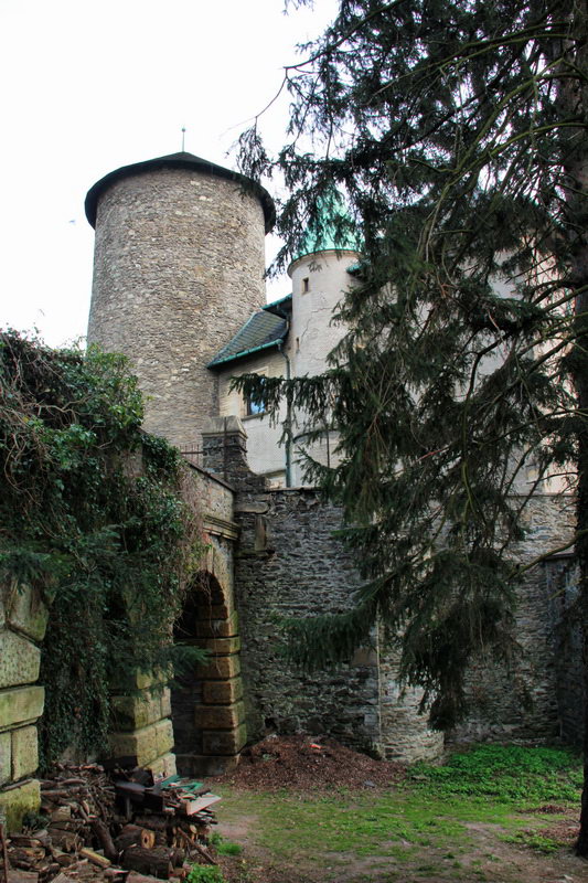 Замок Штернберг в профиль