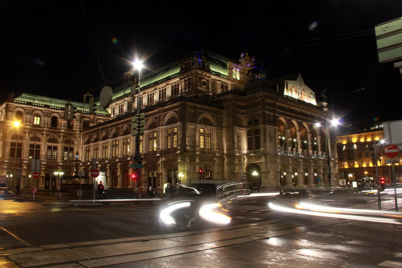 Венская опера ночью