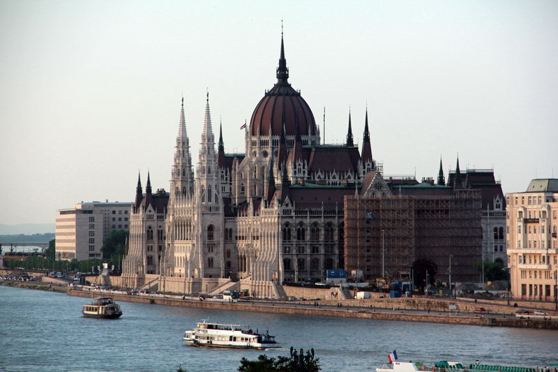 Венгерский парламент с моста Сечени