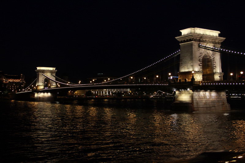 Мост Сечени ночью