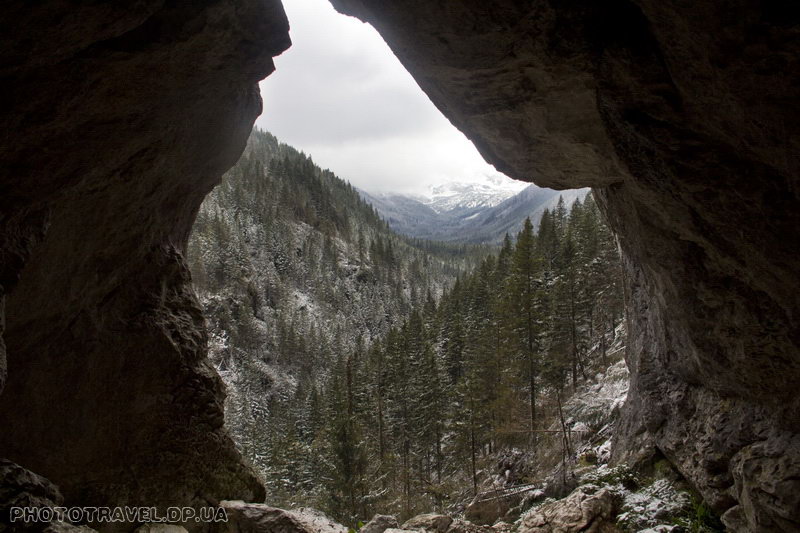 Вид из пещеры Мыльна