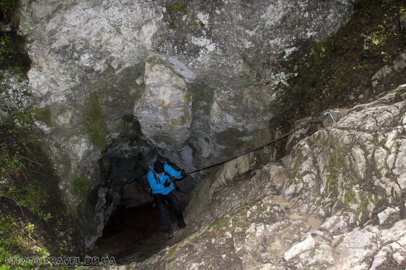Выход из пещеры Смоча яма