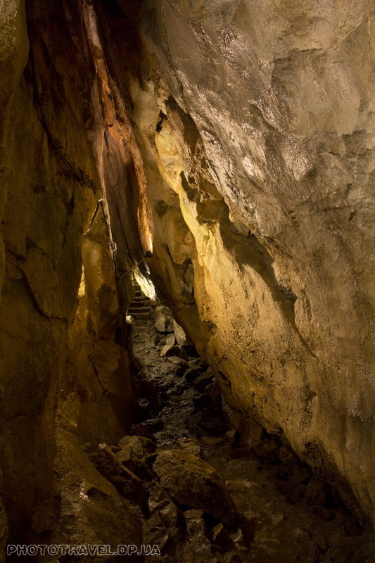 В пещера Мрозна