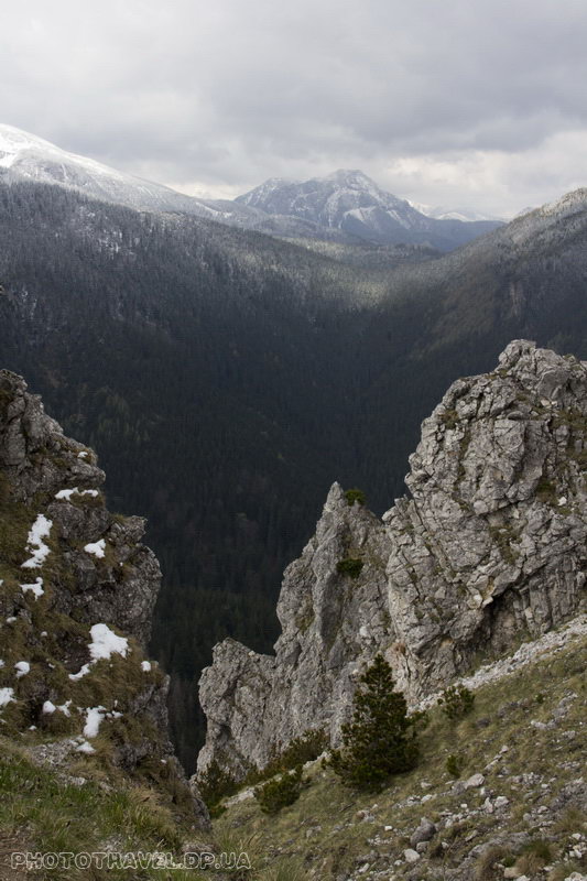 Вид с скалы Серна в сторону Стражиской поляны
