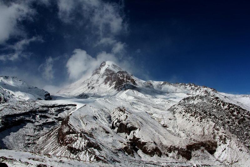 вид с перевала Саберце на гору Казбек и Гергетский ледник