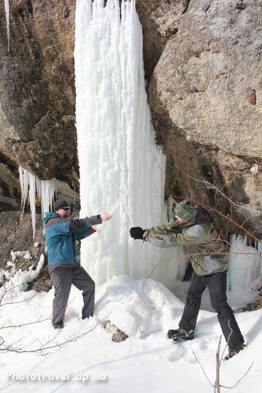 водопад зимой Крым