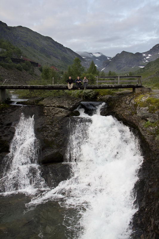 Маленький водопад, таких в Норвегии миллион