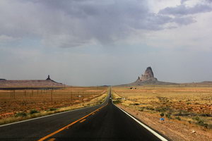 Долина Монументов на границе штатов Юта и Аризона, США